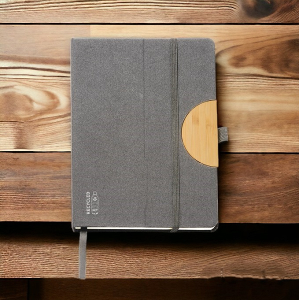 Блокнот DARIT A5 из переработанной бумаги с подставкой для телефона / Скетчбук 80 листов